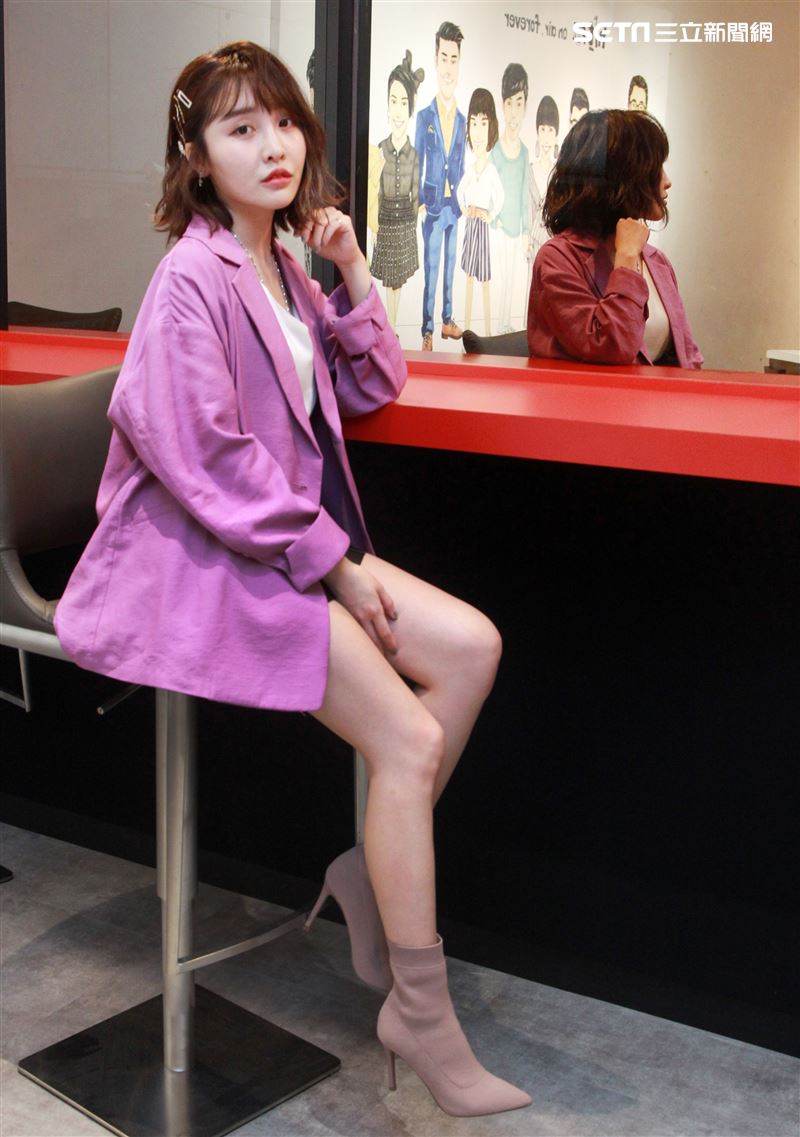 張若凡接受三立新聞網專訪。（記者邱榮吉/攝影）