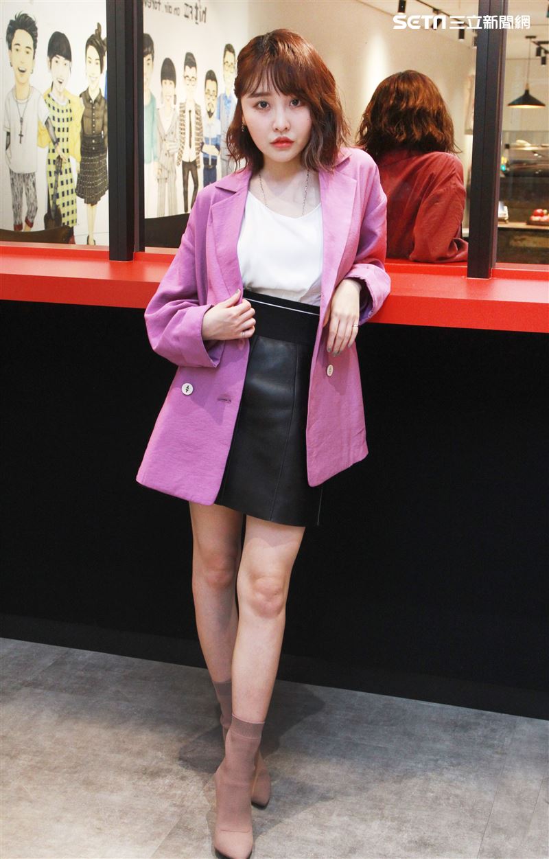 張若凡接受三立新聞網專訪。（記者邱榮吉/攝影）