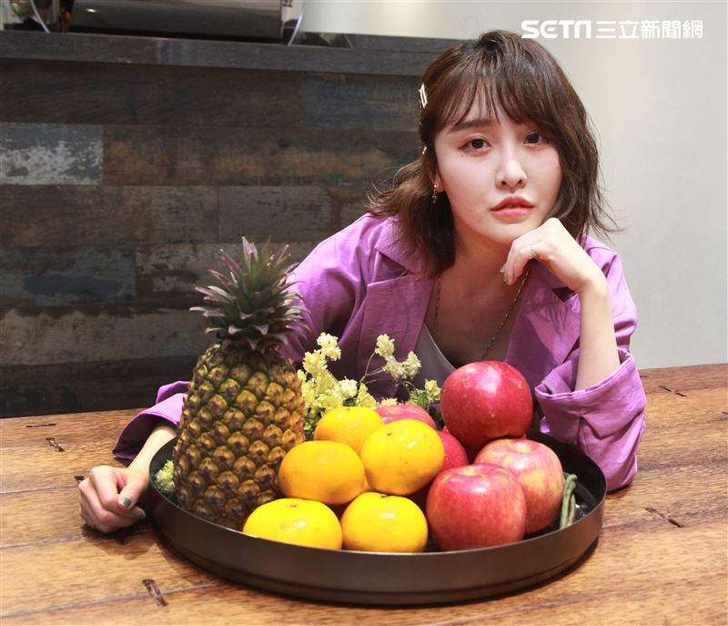 張若凡接受三立新聞網專訪。（記者邱榮吉/攝影）