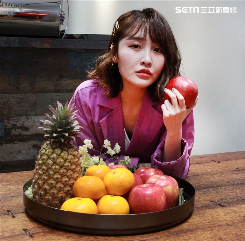 張若凡接受三立新聞網專訪。（記者邱榮吉/攝影）