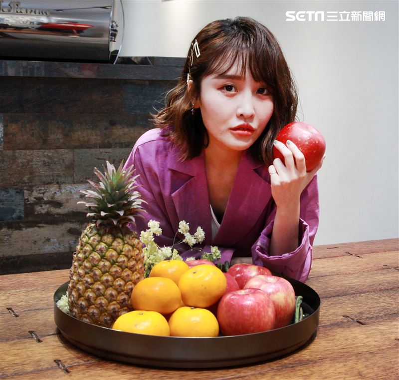 張若凡接受三立新聞網專訪。（記者邱榮吉/攝影）