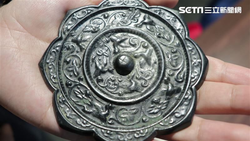 博物館的古鏡　為何都是以背面示人？