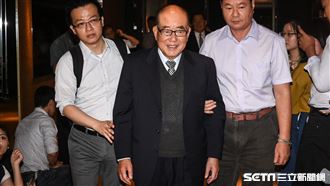 98歲登太平島　郝柏村百歲仍打球