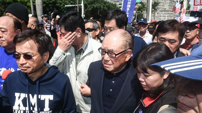 郝伯伯一路好走　8字箴言表一生縮影