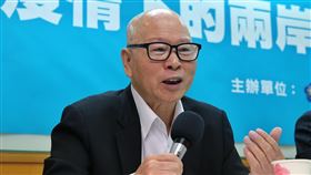 兩岸互助　許信良：應避免使用武漢肺炎武漢肺炎疫情蔓延，兩岸政策協會30日召開座談會，前民進黨主席許信良（圖）表示，台灣既然希望參加國際組織，對肺炎名稱的共識也應該尊重，應停止使用「武漢肺炎」4個字，對中國釋出善意，談兩岸互助合作更具意義。中央社記者郭日曉攝　109年3月30日