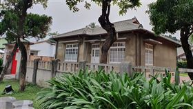 屏縣府啟動藝文紓困方案武漢肺炎（2019冠狀病毒疾病，COVID-19）疫情衝擊藝文產業，屏東縣政府啟動藝文紓困方案，針對進駐文化處場域營運的商家、申請表演藝術補助與場地租借的單位，提供補助或減免。圖為勝利星村。中央社記者郭芷瑄攝109年3月30日