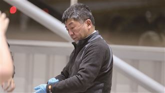 陳時中坐鎮包機　臉龐現「天使印記」