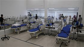 駐印尼代表處呼籲國人返台中華民國駐印尼代表處29日公告，印尼疫情已達嚴重狀態，建議旅居印尼的國人，如無絕對必要，應考慮返台。圖為位於雅加達的2019冠狀病毒疾病緊急醫院。中央社記者石秀娟攝 109年3月29日