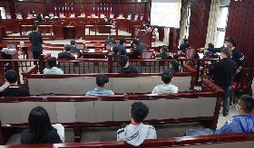 憲法法庭言詞辯論  旁聽民眾採梅花座