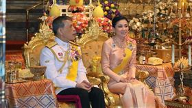 泰王泰王瓦吉拉隆功（Vajiralongkorn）在2019年5月初迎娶空姐出身的第4任王后素提達（Queen Suthida）。翻攝IG