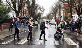 退出王室改當歌手　哈利王子出單曲慘遭英網友砲轟(圖/翻攝自jonbonjovi IG)