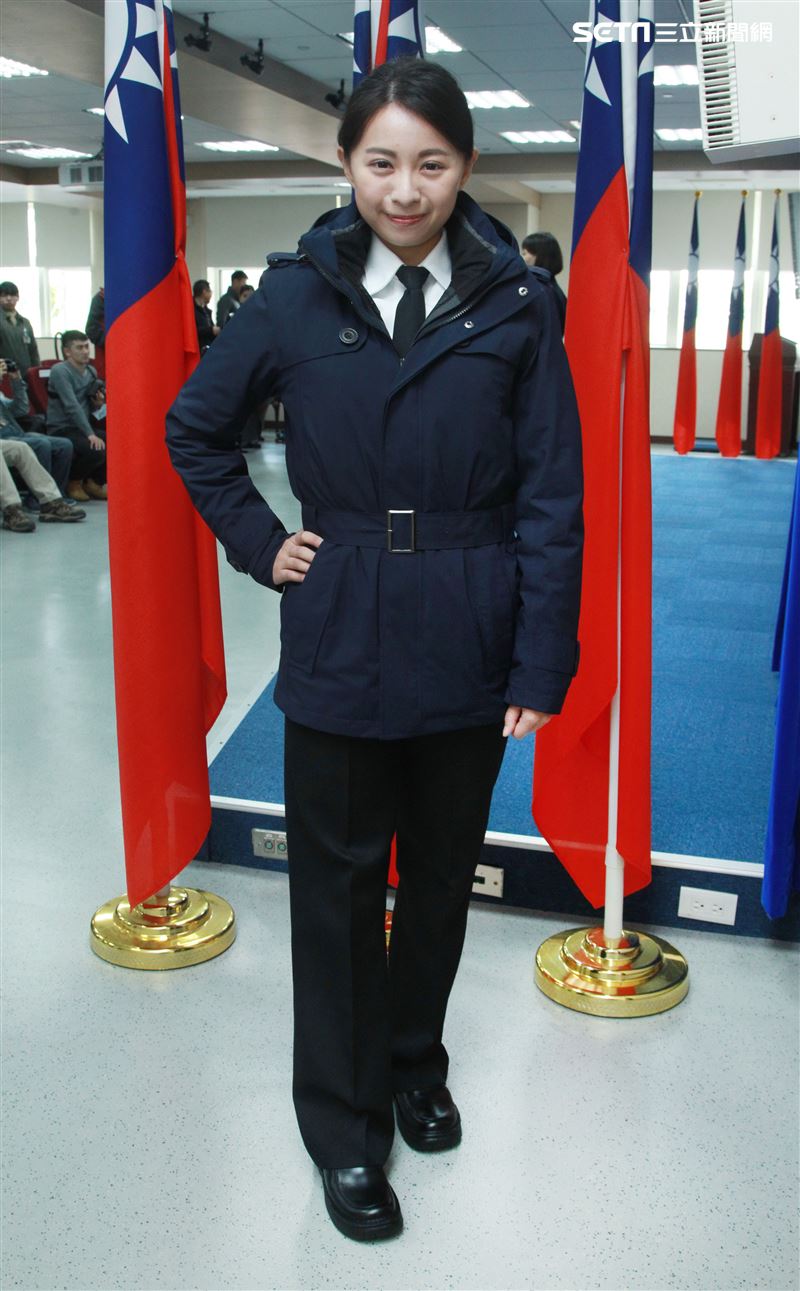海軍艦隊指揮部正妹人事官張舒婷中尉。（記者邱榮吉/攝影）