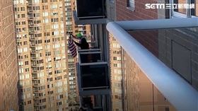 紐約悶壞了！曼哈頓關閉80個籃球場　居民串連陽台開趴