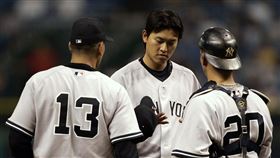 ▲2005年王建民在大聯盟菜鳥年，紐約洋基資深隊友為Alex Rodriguez（左）與捕手Jorge Posada（右）。（資料照／美聯社／達志影像）