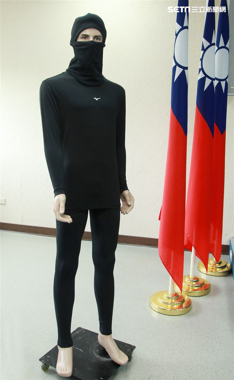 海軍採用知名品牌，照顧官兵精神及滿足官兵穿著實際需求。（記者邱榮吉/攝影）