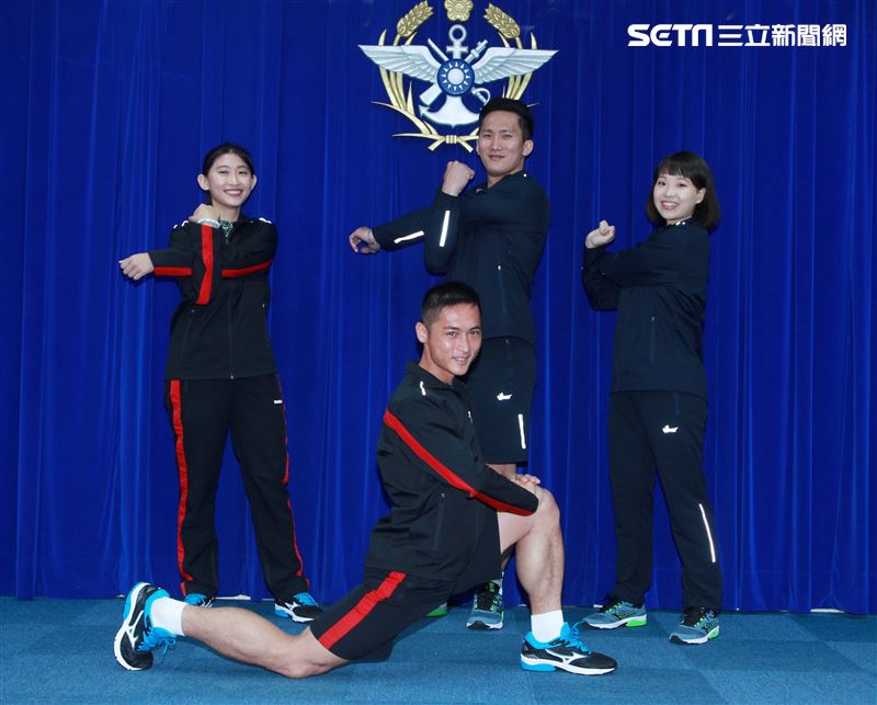 海軍採用知名品牌，照顧官兵精神及滿足官兵穿著實際需求。（記者邱榮吉/攝影）