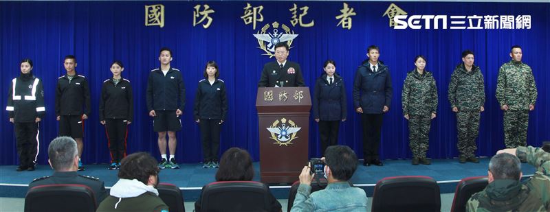 海軍採用知名品牌，照顧官兵精神及滿足官兵穿著實際需求。（記者邱榮吉/攝影）