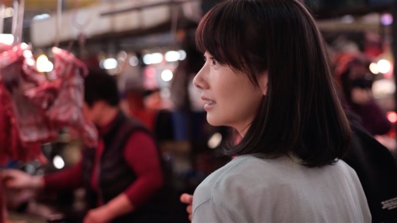 日女星吃遍台灣　見「生猛鮮肉」嚇歪
