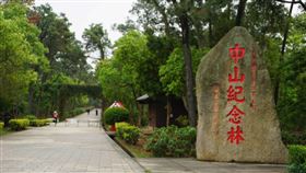 金門國家公園鼓勵民眾連假踏青增強免疫力清明連續假期即將到來，金門國家公園31日發布新聞，在4月1日至4月30日推出「防疫在走，概念要有，國家公園與你戶外有約」活動，鼓勵民眾多走出戶外踏青、增強免疫力。中央社記者黃慧敏攝  109年3月31日