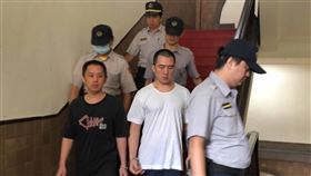 溺殺雙屍案  更四審仍判沈文賓死刑男子沈文賓（前左）為覓尋妻子，涉嫌擄走妻子2名友人並溺斃棄屍，高院更四審3日宣判，仍判沈文賓死刑，共犯胞弟沈文夏（前左2）被認定為幫助殺人，判19年徒刑，全案可上訴。中央社記者劉世怡攝  108年10月3日