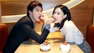 富二代河堤整排煙火　女星曝豪華追求