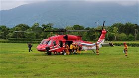 花蓮卓溪鄉林班地延燒　空勤出動支援花蓮縣卓溪鄉林務局玉里事業區第32林班地30日發生森林火災，空勤直升機31日上午預計載運救火隊員前往，但因天候不佳，無功而返。（花蓮林管處提供）中央社記者李先鳳傳真　109年3月31日
