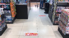 SOGO百貨貼標語提醒社交距離