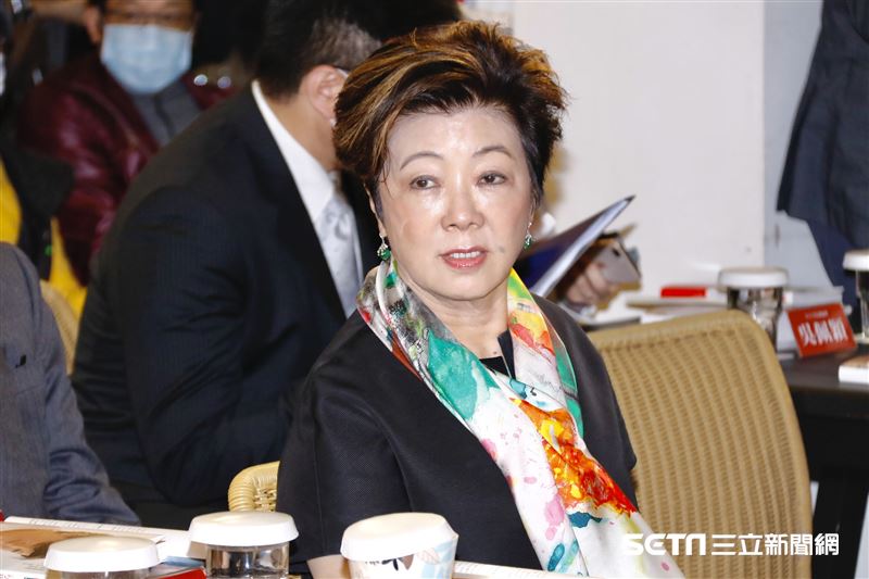 不畏疫情，張忠謀挺妻新書記者會，親筆序文好浪漫「除了台積電，還有芬」。（圖／記者林聖凱攝影）