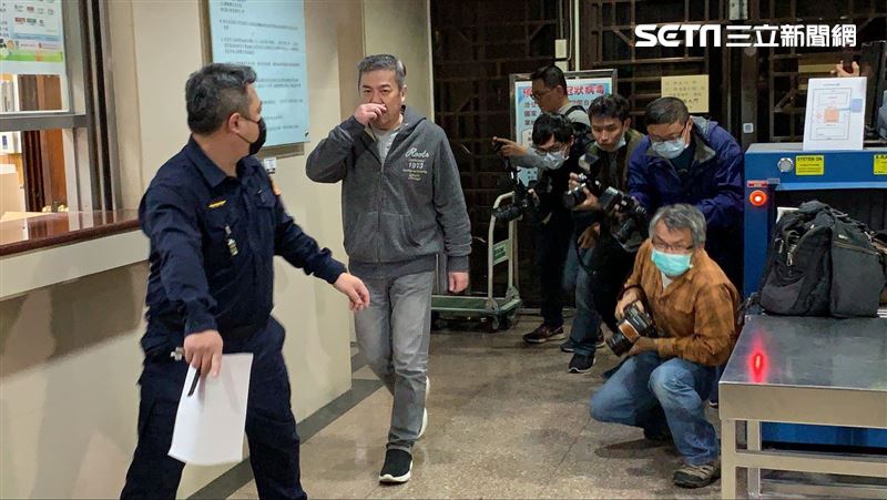 張綱維800萬交保　哽咽：感謝法官