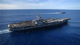 美國羅斯福號航空母艦（圖）上有超過百人感染武漢肺炎，艦長緊急寫信請求美國海軍提供資源。（圖取自facebook.com/USSTheodoreRoosevelt）
