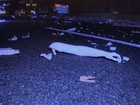 車禍,國道,翻車,假人,斷肢,高雄