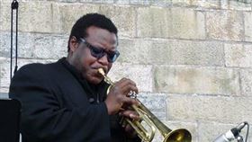 曾獲葛萊美獎！美國爵士樂巨匠武肺病逝　享年59歲（圖／翻攝自維基百科）