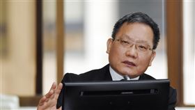 台銀人壽等董事長人選  蘇建榮：4月中之前公布財政部長蘇建榮（圖）1日在立法院財政委員會，對立委質詢台銀人壽和台銀證券的董事長人事議題表示，儘快在4月中之前公布。中央社記者施宗暉攝  109年4月1日