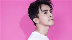 創作歌手Derrick何維健 愚人節新單曲「找到你」公佈新婚喜訊 照片提供：寬宏音樂