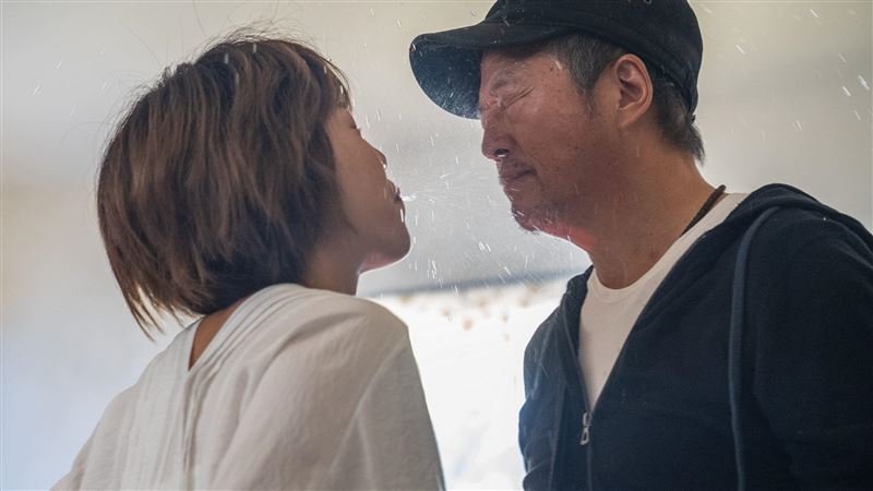 王偉忠被女星噴滿臉水　梁赫群超羨慕