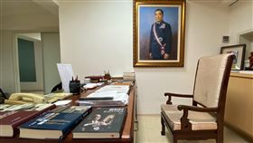 郝柏村書房開放媒體拍攝（1）前行政院長郝柏村3月30日因病去世，享嵩壽101歲。郝柏村生前使用的書房1日公開給媒體拍攝。中央社記者謝佳璋攝  109年4月1日