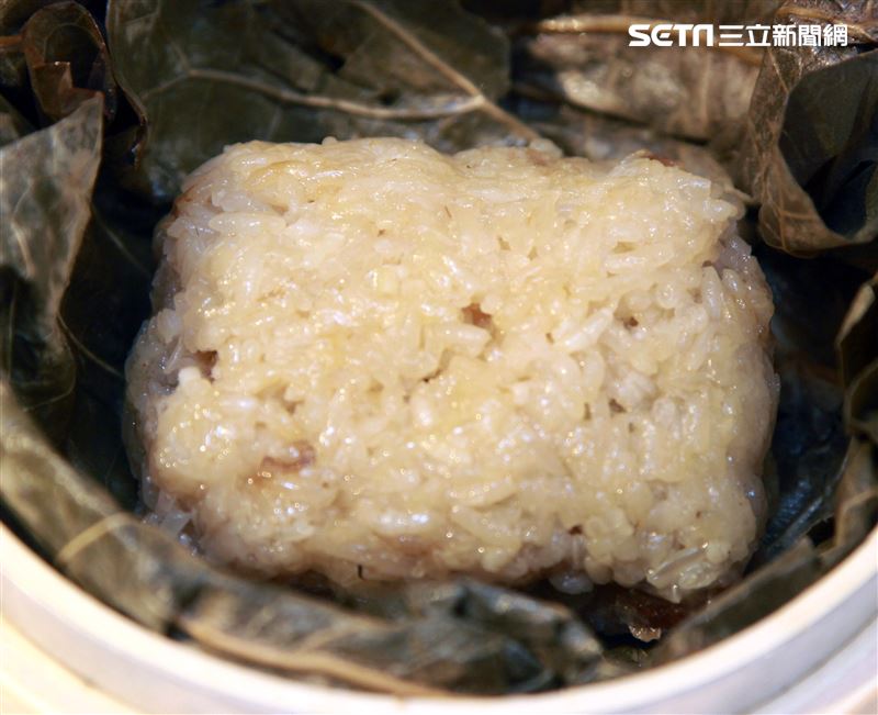 小三元精緻港點「珍豬糯米雞」。（記者邱榮吉/攝影）