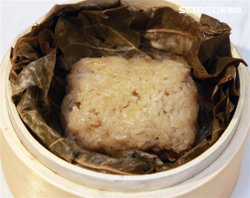 小三元精緻港點「珍豬糯米雞」。（記者邱榮吉/攝影）