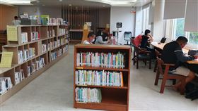 屏縣公共圖書館借閱及電子書借閱率提升屏東縣政府文化處統計，今年1至3月武漢肺炎疫情期間，全縣借閱冊數較去年同期成長7成，使用雲端書庫借閱電子書也成長3成。（屏東縣文化處提供）中央社記者郭芷瑄傳真　109年4月1日