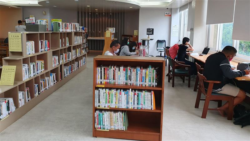 防疫宅在家　屏東圖書館借閱率大提升