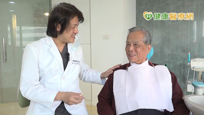 慘！八旬翁必須天天吃胃散竟因戴假牙