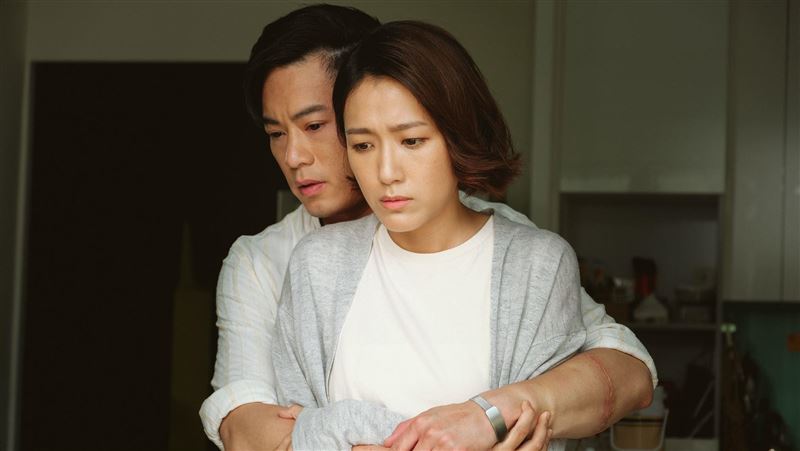 男星上演人妖戀　訴深情竟瘋狂吐沙
