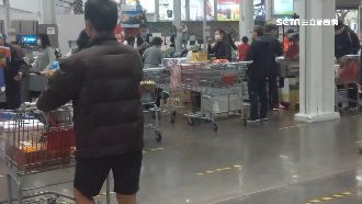 賣場地板貼防疫線　派員喊：保持距離