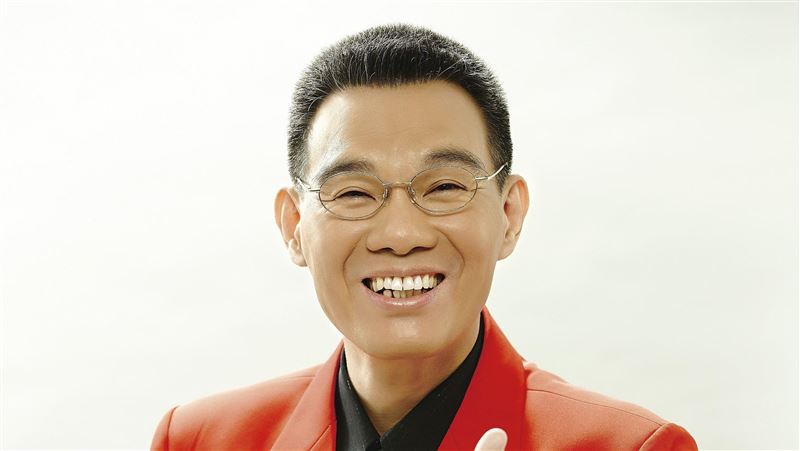 58歲陳雷曝喜訊　抓包背著妻牽她手