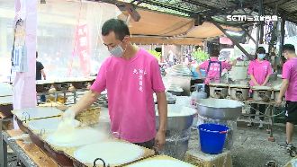 持號碼牌買潤餅皮　紅線隔「一米」