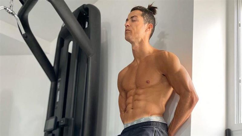 C羅參加生日趴挨批　房間內有18人