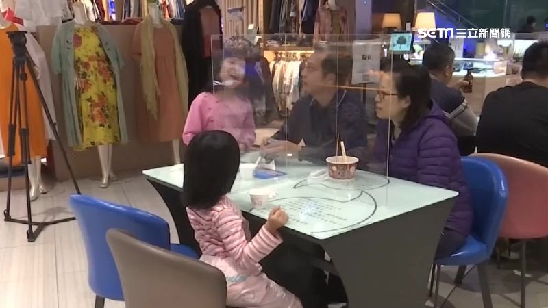 服務區撤椅防疫　人潮比同期掉5成