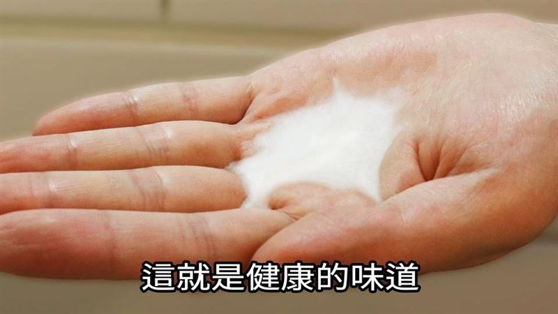 內政部手捧洗手乳吐這句　網全笑瘋了