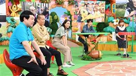 相葉雅紀（右二）接棒擔任主持，甫開場就忍不住落淚。（圖／翻攝自日網）