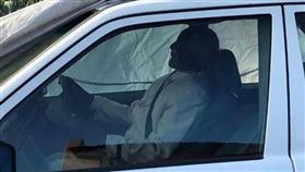 南非政治家用賓士當棺材下葬（圖／翻攝自Mfundo Nqata Bongela臉書）